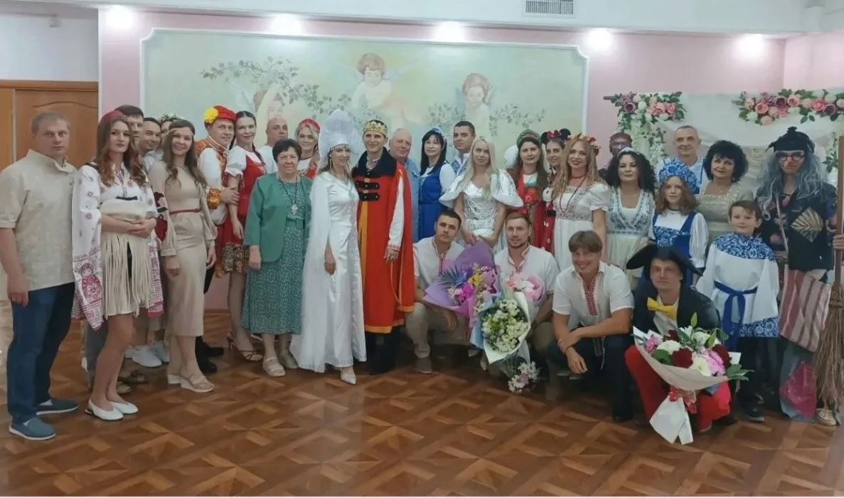 Сказочная церемония бракосочетания прошла в Ленинском отделе ЗАГС