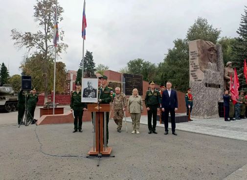В Саратове отметили День танкиста