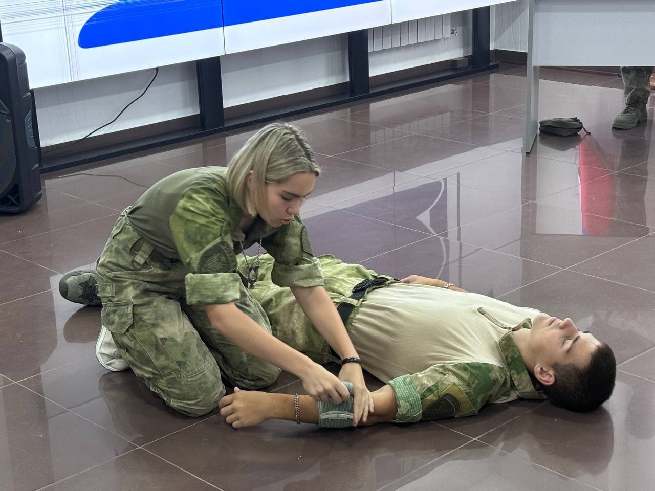 Для школьников провели мастер-класс по тактической медицине и оказанию первой помощи Для школьников провели мастер-класс по тактической медицине и оказанию первой помощи