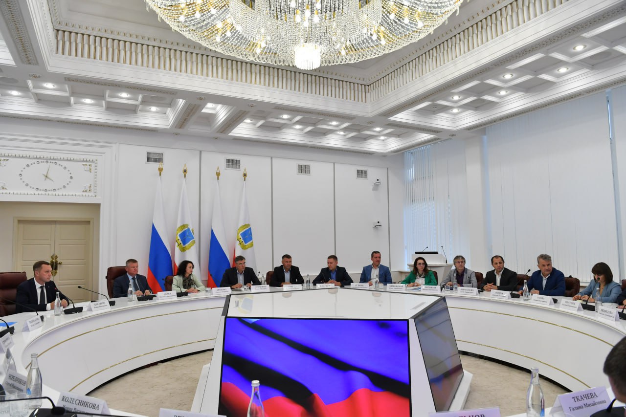 Роман Бусаргин встретился с депутатами Саратовской областной Думы Роман Бусаргин встретился с депутатами Саратовской областной Думы