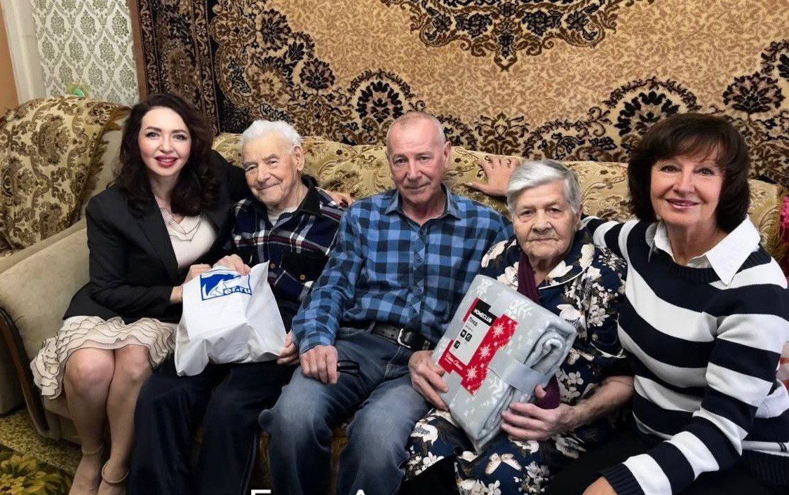 Юлия Литневская поздравила ветерана Великой Отечественной войны с наступающим Новым годом Юлия Литневская поздравила ветерана Великой Отечественной войны с наступающим Новым годом