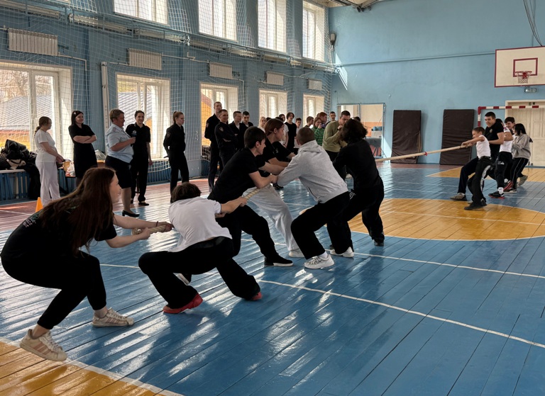 Полицейские и общественники организовали спортивные соревнования
