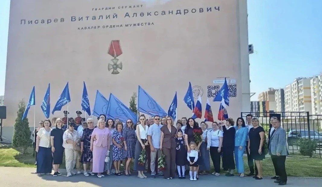 В Саратове открыли мурал в честь кавалера ордена Мужества Виталия Писарева
