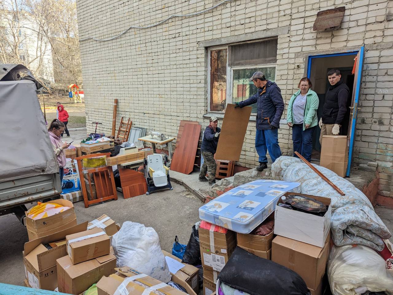 Многодетной саратовской семье предоставлена новая квартира Многодетной саратовской семье предоставлена новая квартира