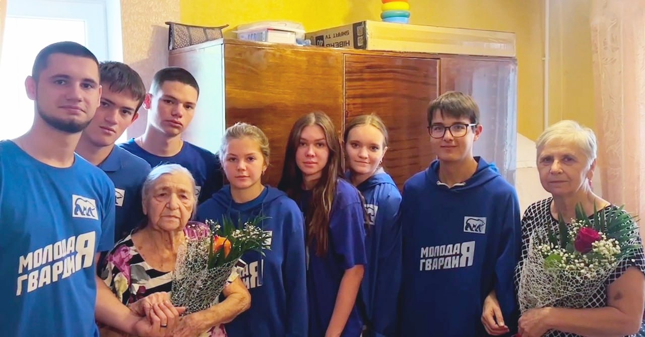 Более 1500 жителей Донбасса получили помощь от саратовских добровольцев «Молодой Гвардии» Более 1500 жителей Донбасса получили помощь от саратовских добровольцев «Молодой Гвардии»