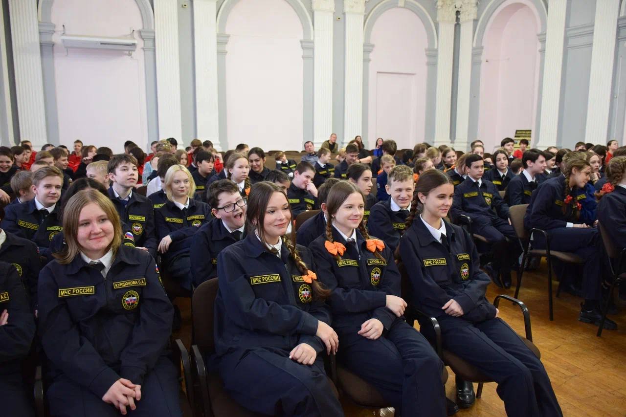 Для саратовских школьников провели занятия по безопасности на водных объектах