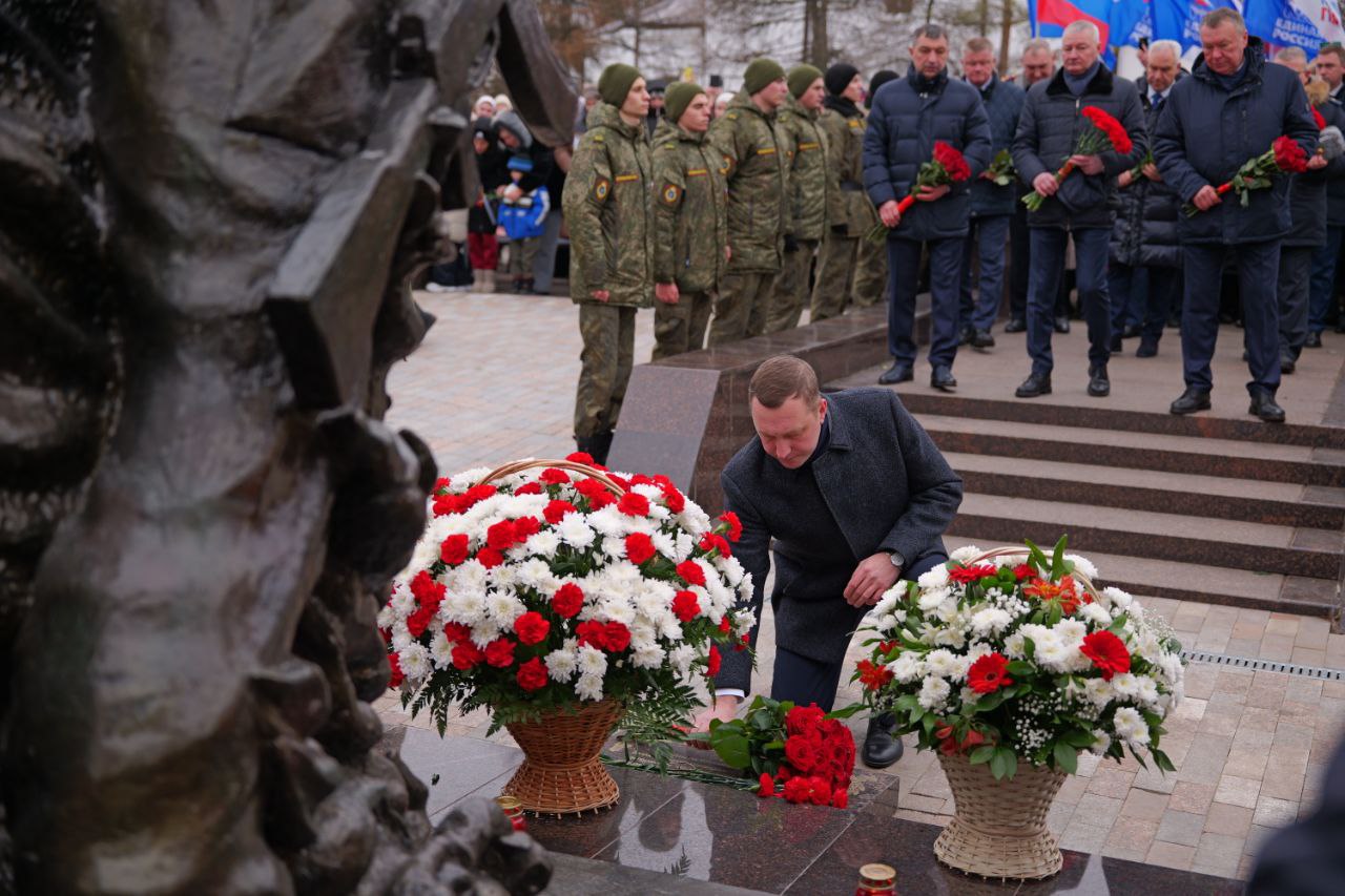 В Парке Победы прошло памятное мероприятие в честь Дня Героев Отечества