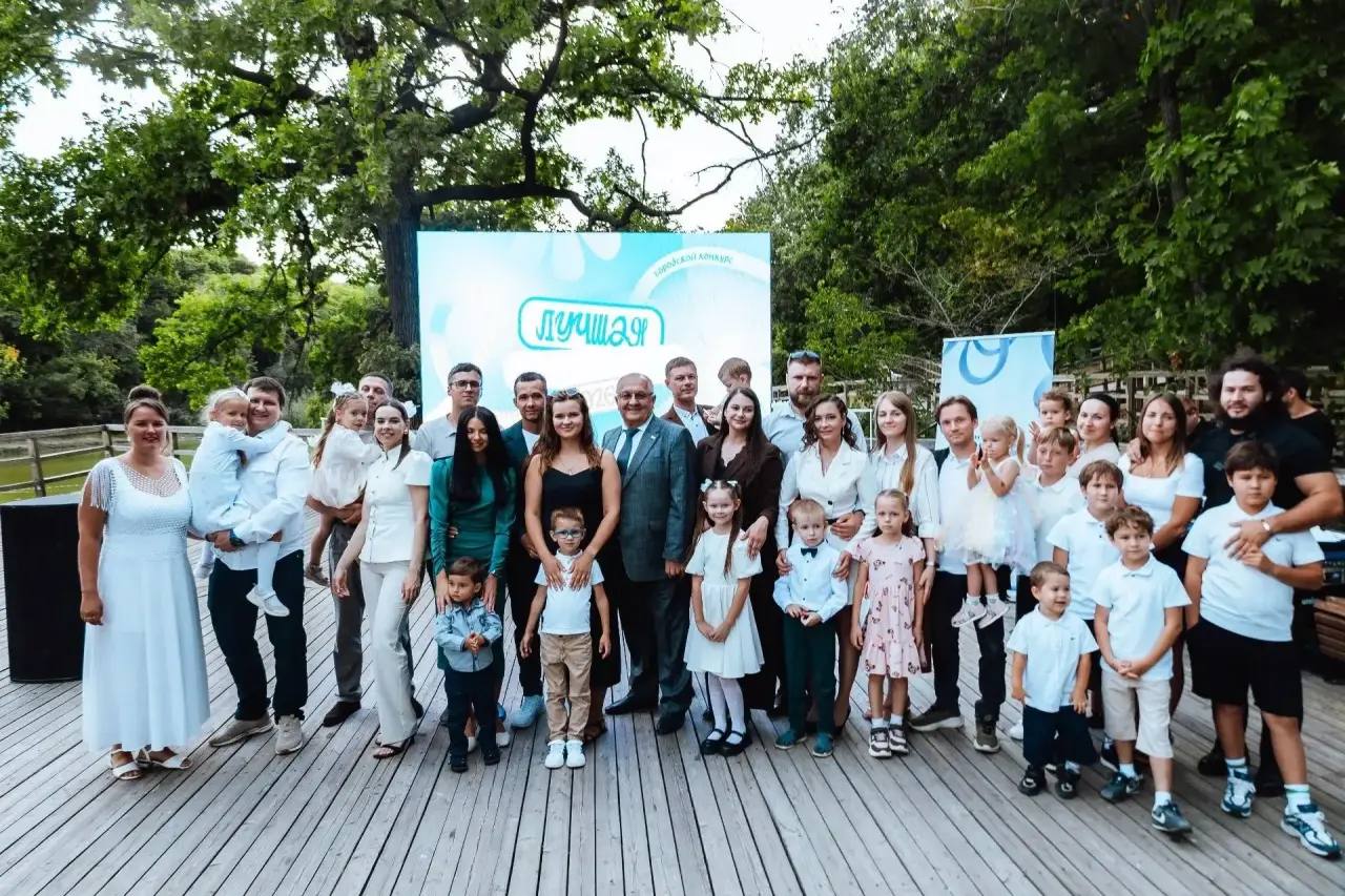 Игорь Молчанов поздравил финалистов конкурса «Лучшая молодая семья» Игорь Молчанов поздравил финалистов конкурса «Лучшая молодая семья»